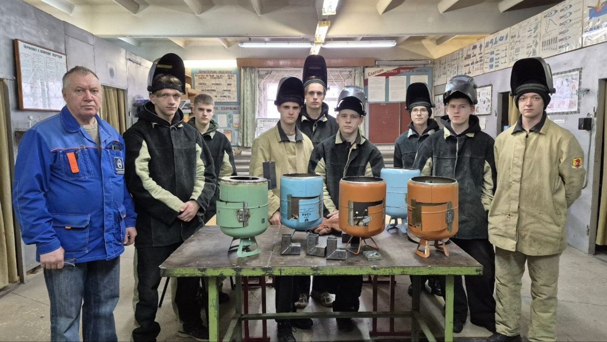    Чтобы быстрее сделать печки, студенты даже оставались после занятий