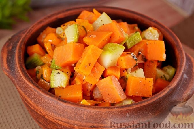 батат, кабачки, лук репчатый, перец болгарский, морковь, чеснок, соль, перец чёрный молотый, приправа, зелень петрушки, масло растительное