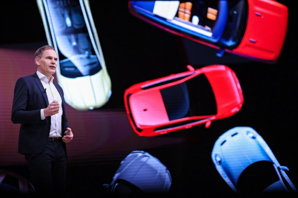 Генеральный директор Volkswagen Оливер Блюм на пресс-конференции, посвященной представлению результатов компании.    
 Источник: AFP  📷
