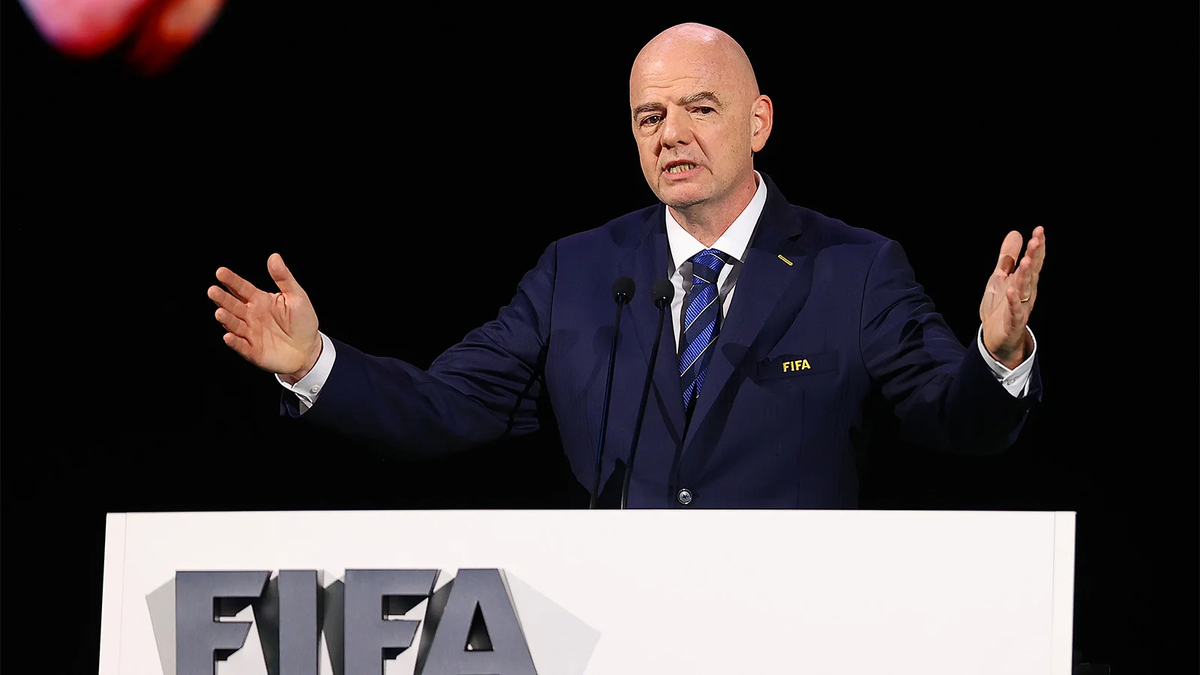 Джанни Инфантино (Фото Pakawich Damrongkiattisak / FIFA via Getty Images)