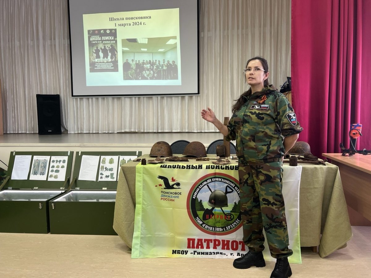    Елена Волкова часто выступает перед школьниками