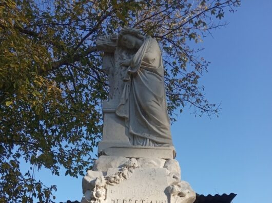    надгробие на могиле Николай Перестиани // фото: группа в ВК "Партия любителей старого кладбища Таганрога"