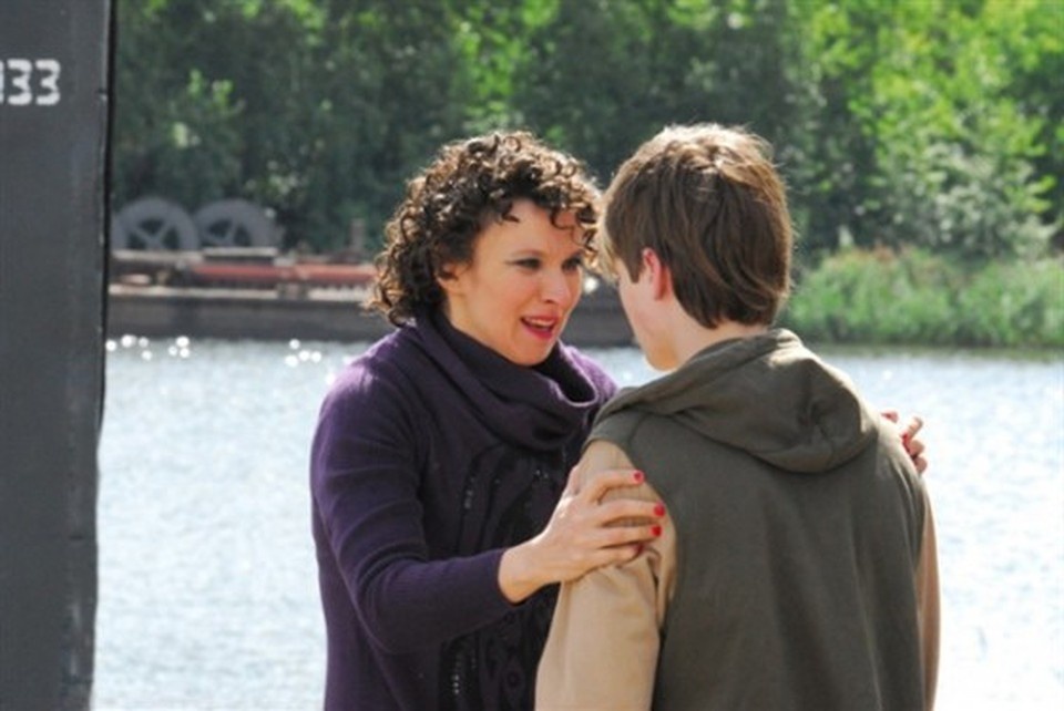 Славик во время короткой встречи с мамой