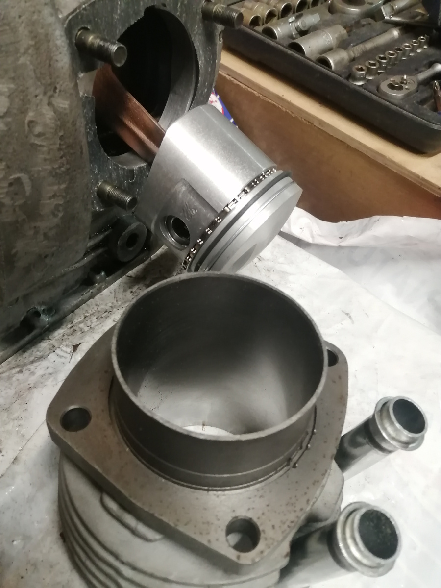 Шатаные маслоканалы в цилиндре.