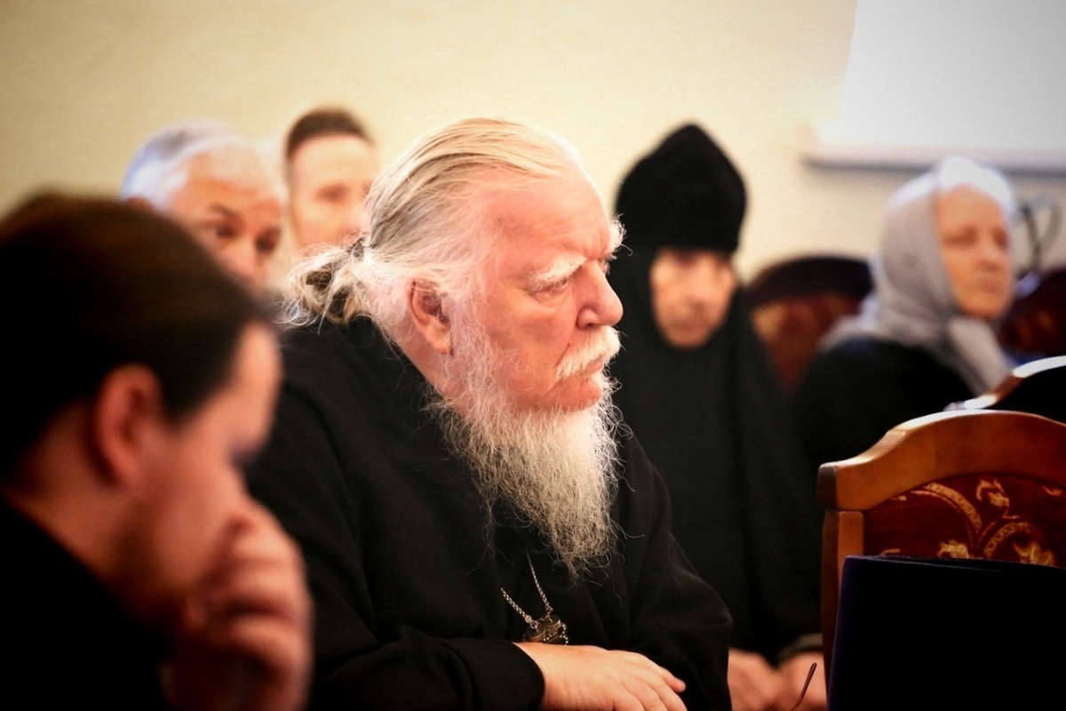 Димитрий Смирнов: «Люди так устроены, что им очень многого хочется. И вот для этого и нужно воздержание. Воздержание — это, собственно, и есть пост».