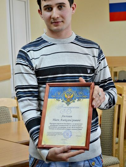 Студент спас двоих малышей из ледяной воды