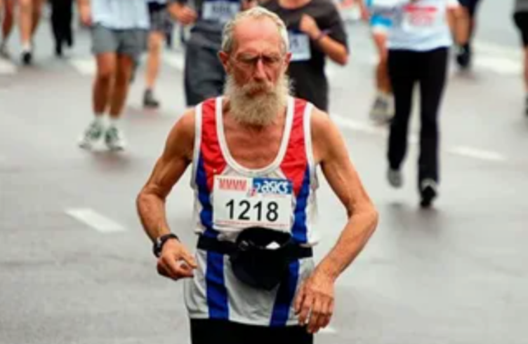 Димитрион Иорданидис пробежавщий марафон в 98 лет.