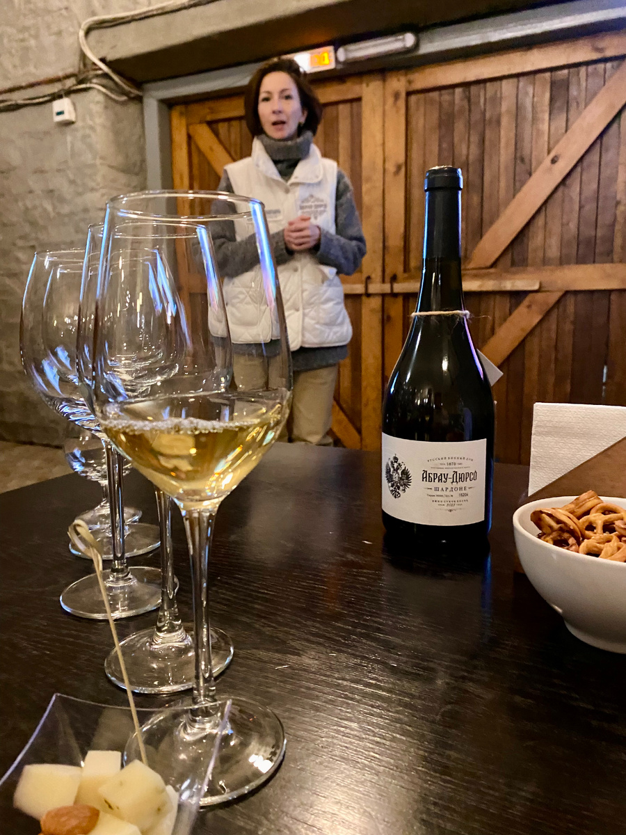 Ольга проводит дегустацию