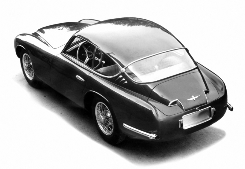  Двиг V8 2,8-3,2 литра мощность 180-350л.с. вес до 990кг Макс скорость 160-225км/ч.