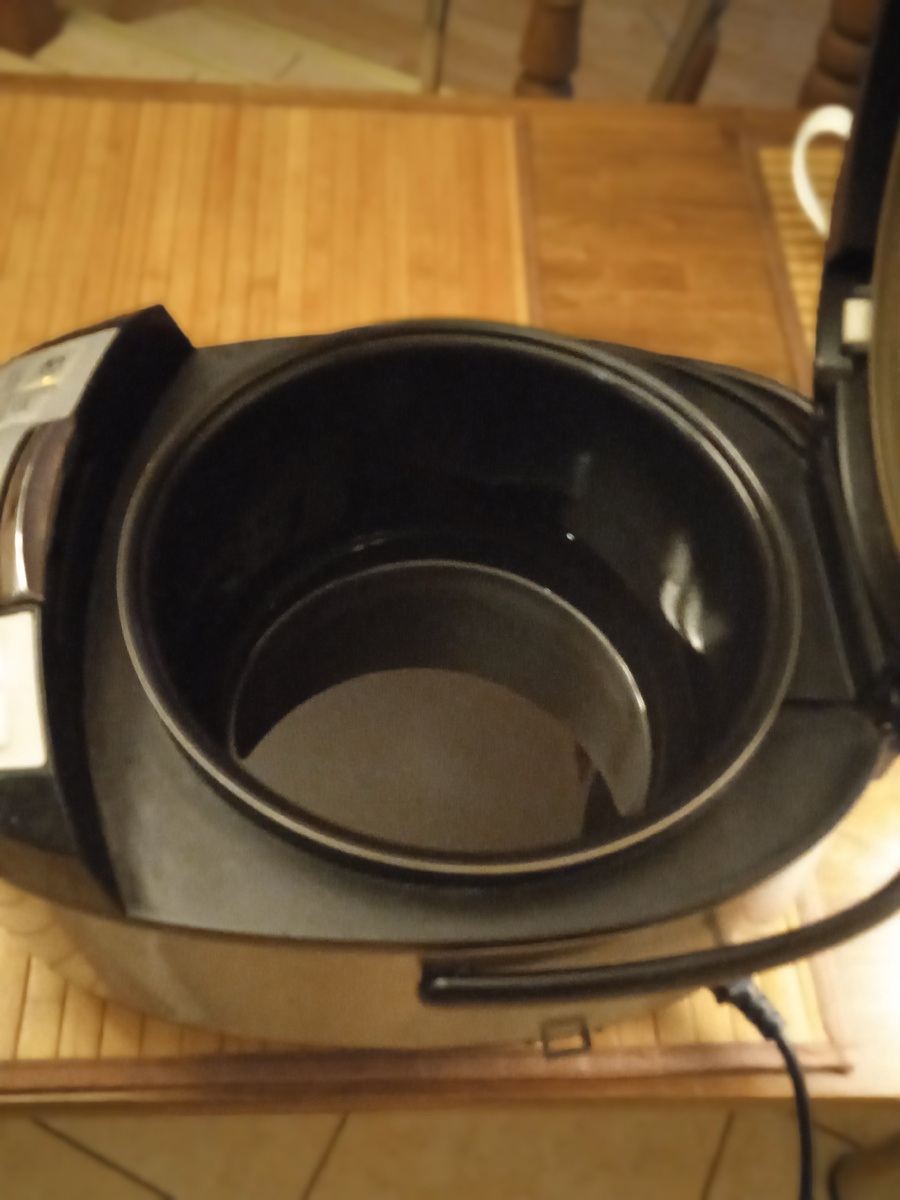 Налили в чашу мультиварки масло