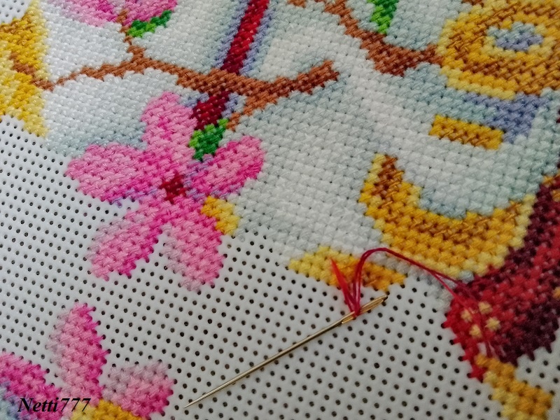 А это был последний крестик с такой последней ниточкой...некоторые нитки в наборе были выданы по минимому....