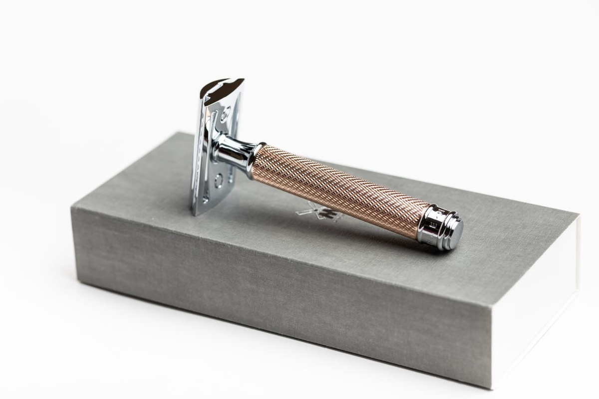 Т-образная бритва MUEHLE TRADITIONAL R89, розовое золото