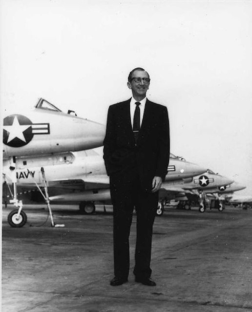 Эдвард Генри Хайнеманн — Американский авиаконструктор, работавший в фирме «Дуглас Эйркрафт». Был главным конструктором ряда боевых и экспериментальных самолётов. В 1981 году его имя внесено в Зал авиационной славы.