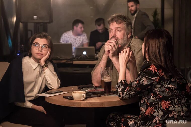 Горожан расстроили неудобные столики и невкусная еда. Фото: Наталья Чернохатова © URA.RU