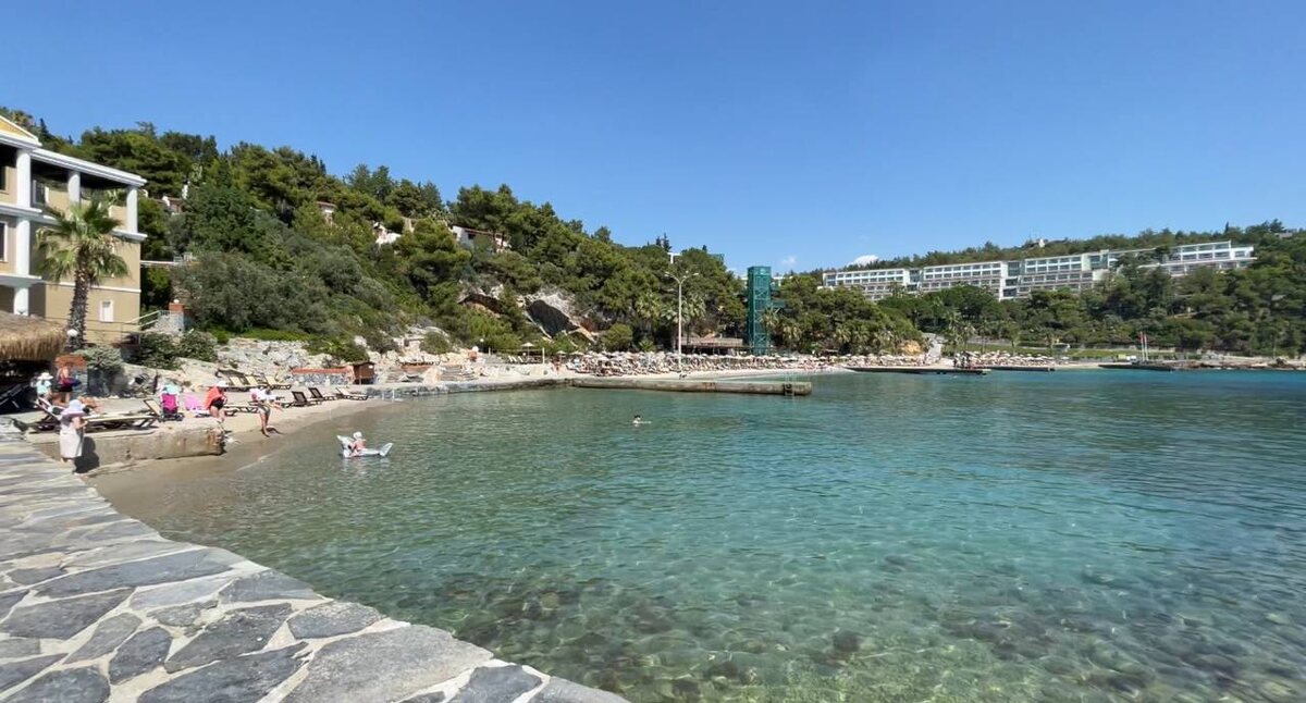 Пляж отеля Pine Bay Holiday Resort 5*