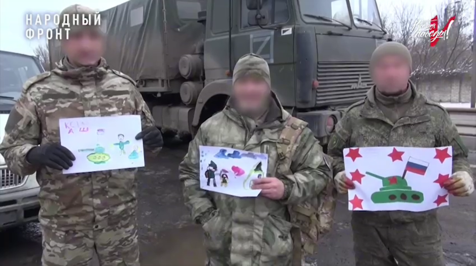    Бойцы СВО получили рисунки детей из Горно-Алтайска. Источник: Телеграм-канал "Народный Фронт Республика Алтай"