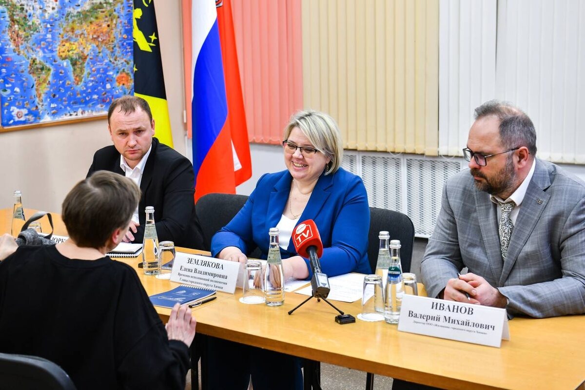 Глава г. о. Химки Елена Землякова и Денис Юрков на выездной администрации.