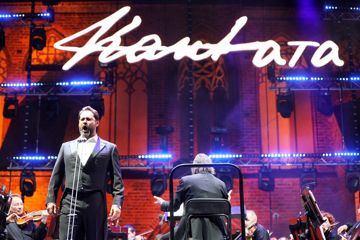    Проект ежегодно объединяет сотни музыкантов, российских и зарубежных деятелей искусства.