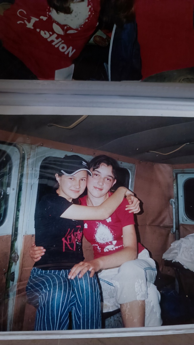 Я справа)) на соревнованиях , 10 класс, кажется. 2003 год