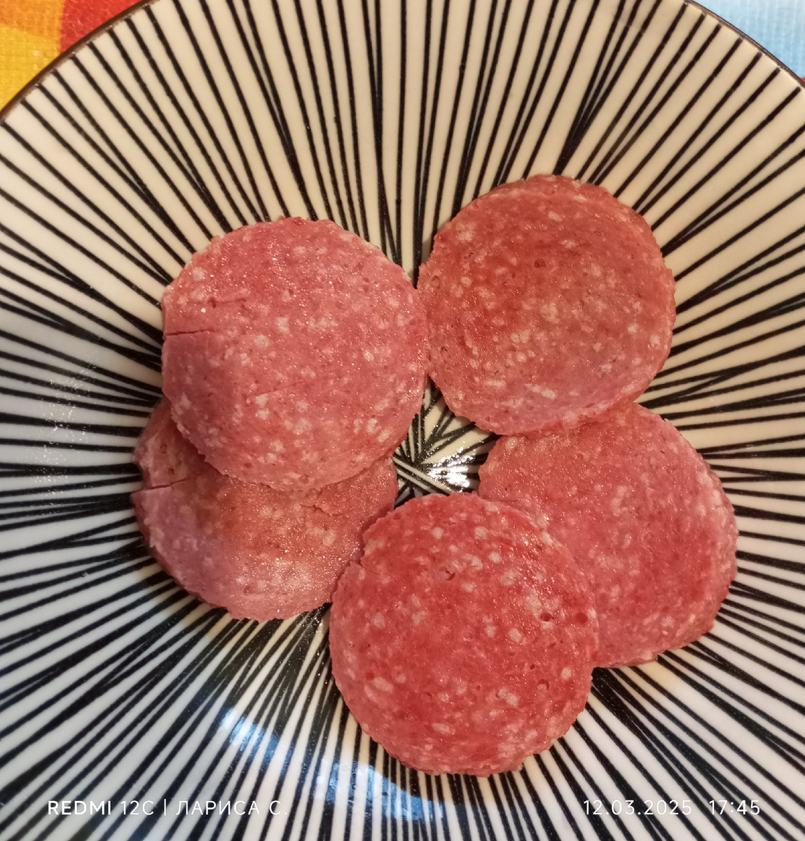 Вареная полукопчёная колбаса.