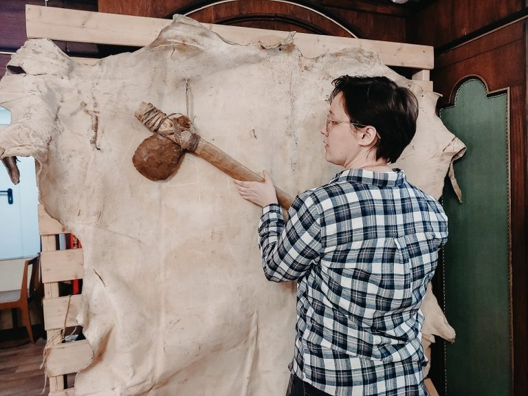    В Оренбургском губернаторском музее открывается выставка «Когда камень был железом» Оренбуржье