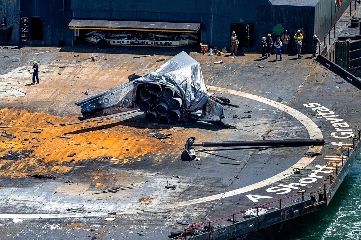 Сгоревшая ступень ракеты.  фото: картинки яндекса.