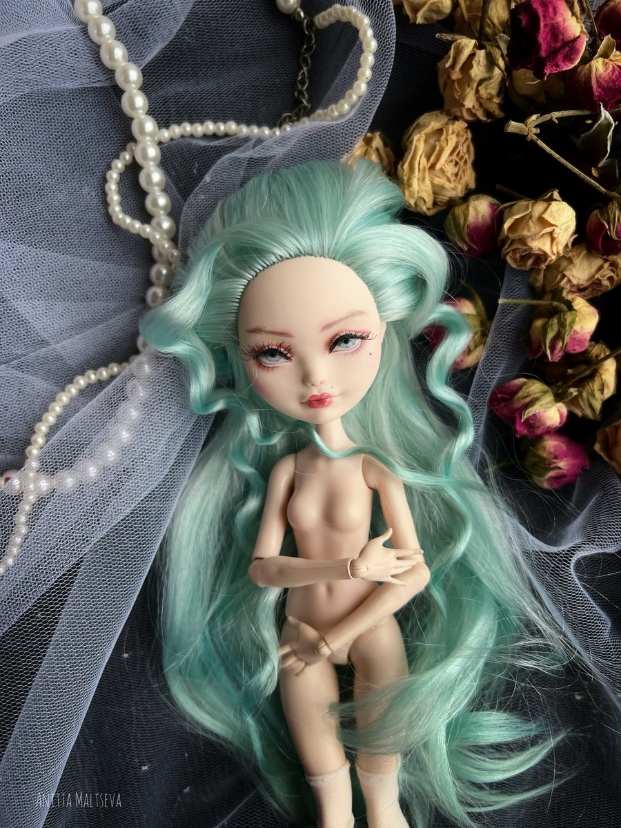 Новое личико куклы. Листай, чтобы увидеть больше фото!