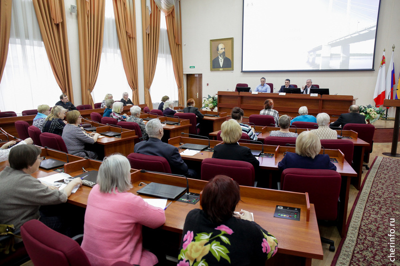    Встреча с руководителями первичных ветеранских организаций прошла в мэрии. Ее провели зампредседателя Гордумы Николай Сальников и заммэра Роман Маслов
