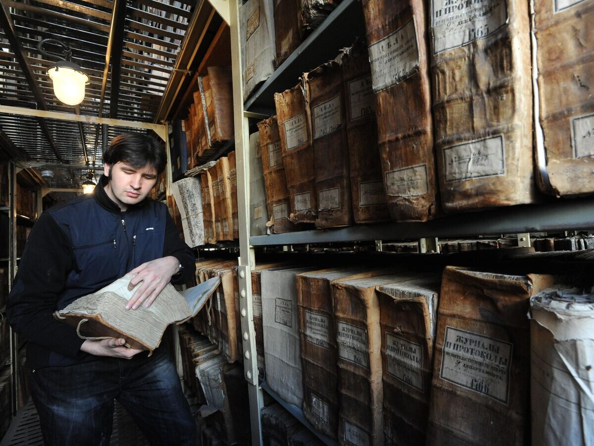    Работа Российского государственного архива древних актов© РИА Новости / Сергей Пятаков