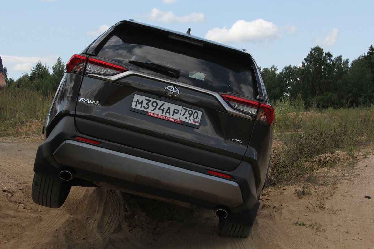 Toyota лидирует как среди праворульных, так и среди леворульных автомобилей с пробегом, ввезенных в РФ по итогам последних 3 лет.