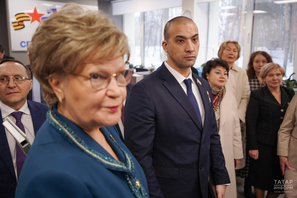 Начали сегодняшний день депутаты с визита в татарстанский филиал государственного фонда «Защитники Отечества»Фото: © Владимир Васильев / «Татар-информ»