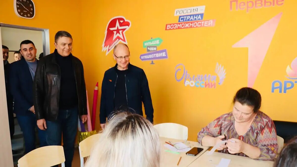    Сергей Кириенко во время визита в Северодонецк.