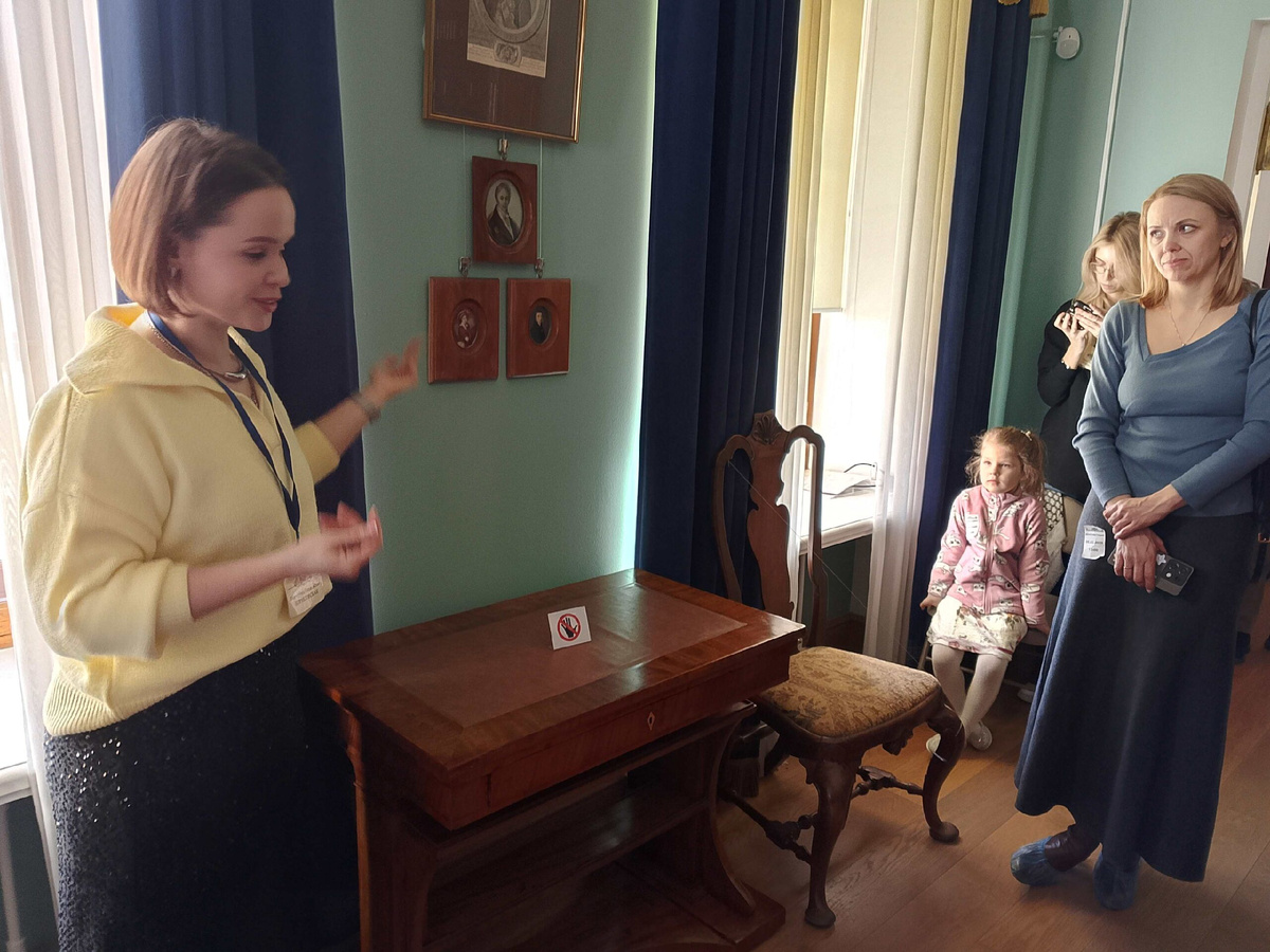 Рассказ о хозяйках Остафьевского дома. Ведет экскурсовод-искусствовед Е. Борисовская.