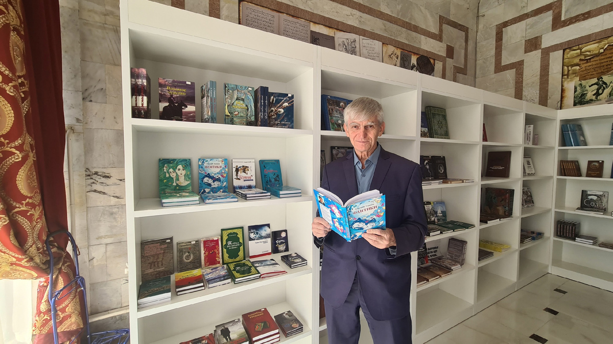 Александр Карапац.