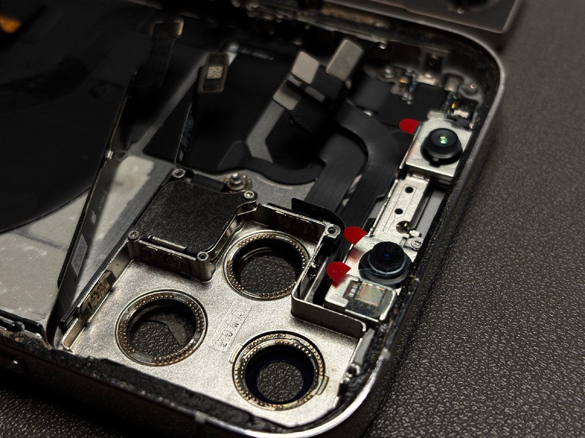 Камера iPhone и датчик Face ID защищена от пыли в процессе ремонта телефона