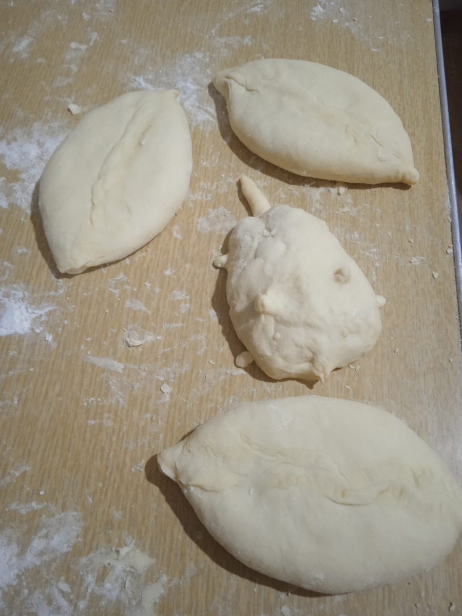 Лепили пирожки)