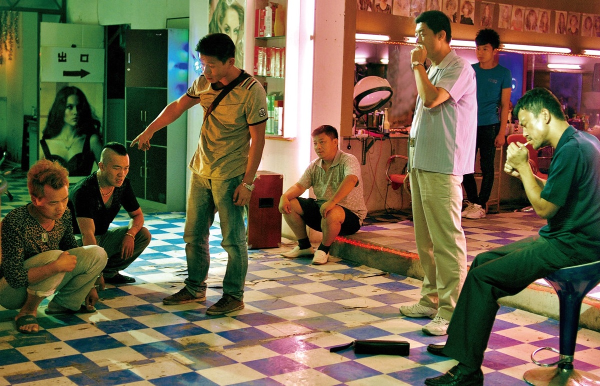 Кадр из фильма «Чёрный уголь, тонкий лёд» (2014)