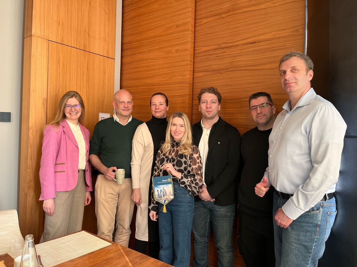 Guests at the breakfast (left to right): Ekaterina Kolesova, Kris Koschmeider, Maria Ushakova, Svetlana Frolova,Andreas Allerberger, Levent Erdik, Jens Strohschneider. 