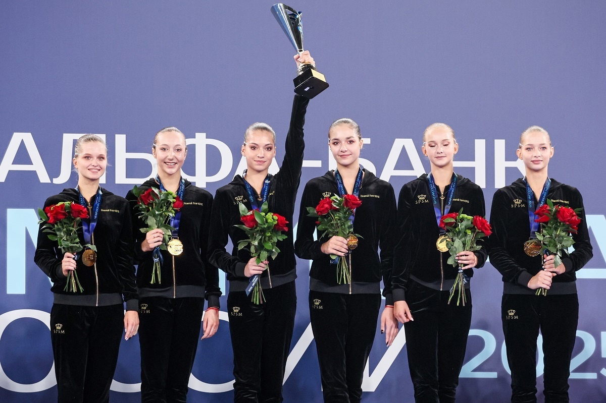    В феврале сборная Нижегородской области блестяще выступила на чемпионате России, завоевав золотые медали в групповых упражнениях.