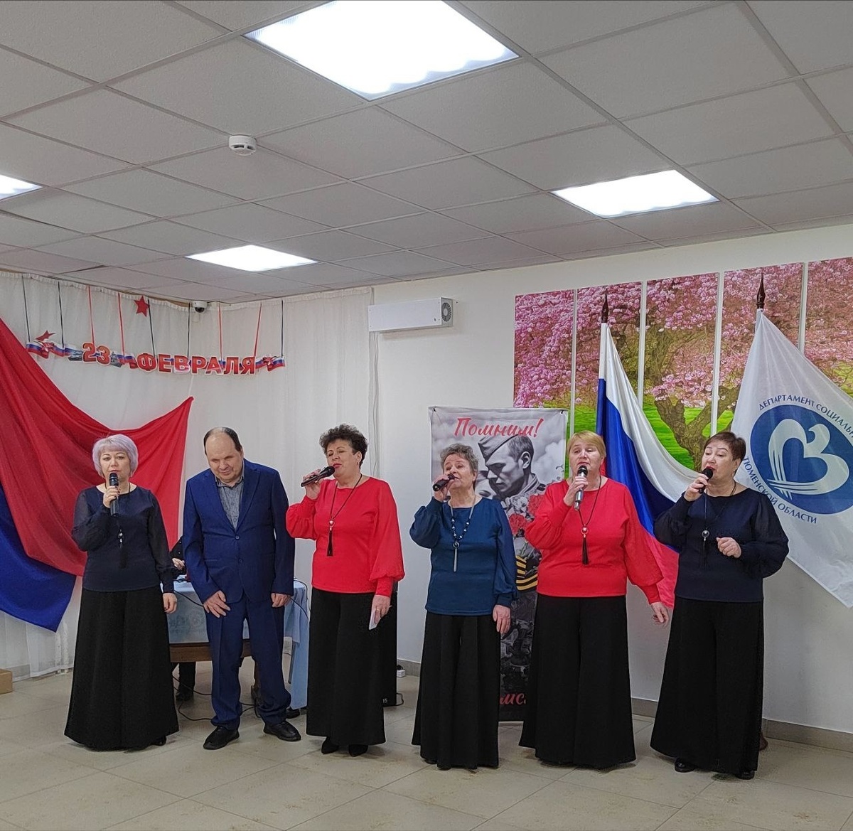 В нашем Доме прошел замечательный концерт, посвященный Дню защитника Отечества! 🇷🇺
Творческий коллектив «Селяночки»  подарил  ребят веселые песни, зажигательную музыку и, конечно же, хорошее настроение!