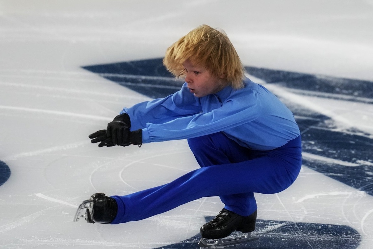 Если ребенку нравится кататься, но у него нет того таланта, который нужен чемпионам, зачем его мучить? Почему нельзя позволить ему тренироваться в свое удовольствие? Хотя, я вообще не уверен, что Саша хочет заниматься фигурным катанием. Посмотрите на его лицо…
