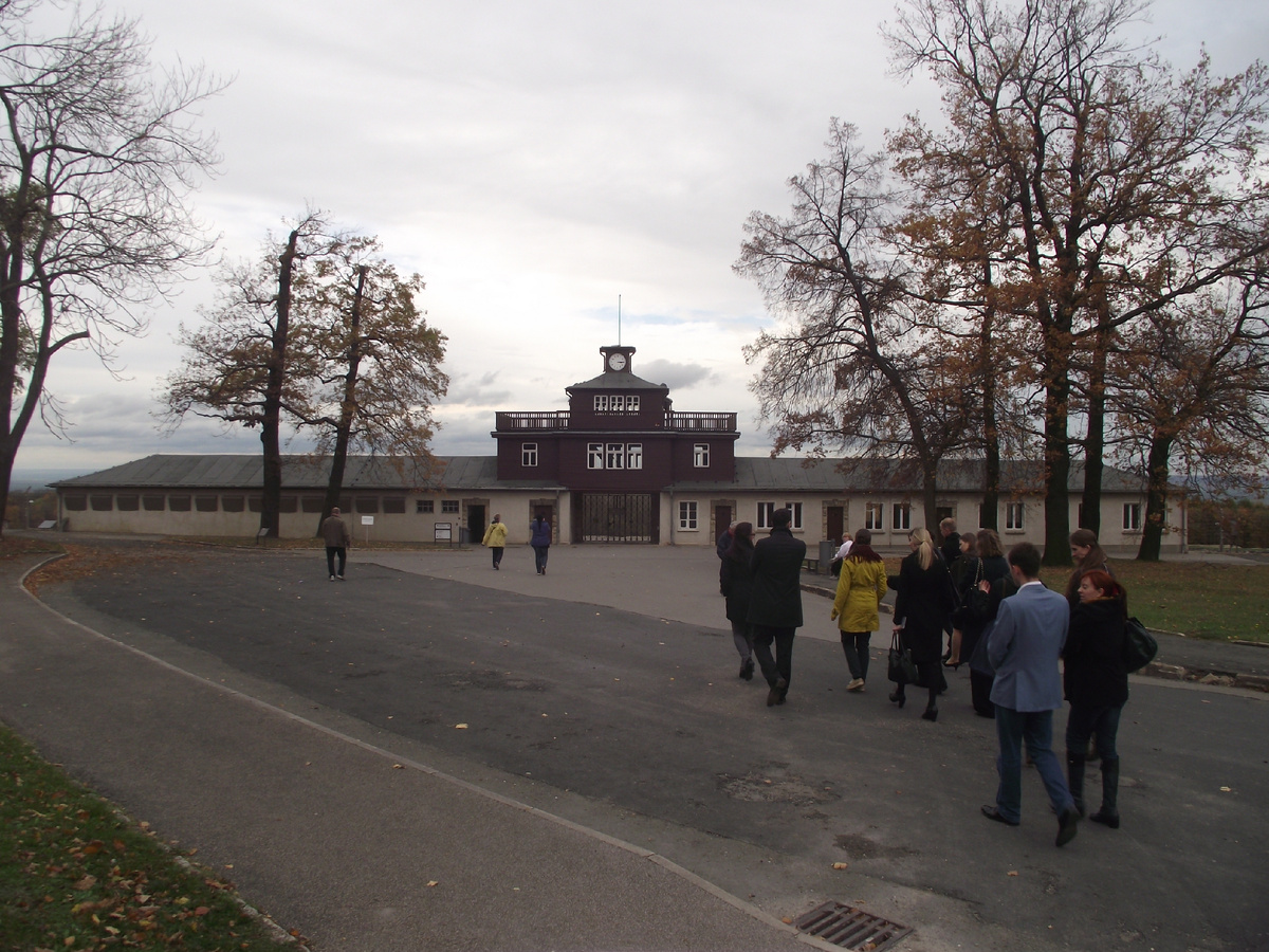 Входные ворота в концлагерь "Бухенвальд" (фото автора в 2014)