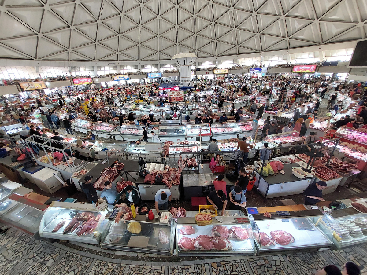 Чорсу. Вид на первый этаж с мясными рядами