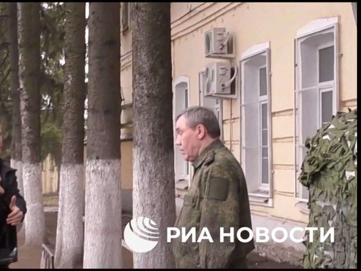    Прибытие Путина на совещание с Герасимовым на одном из пунктов управления курской группировкой© Пул