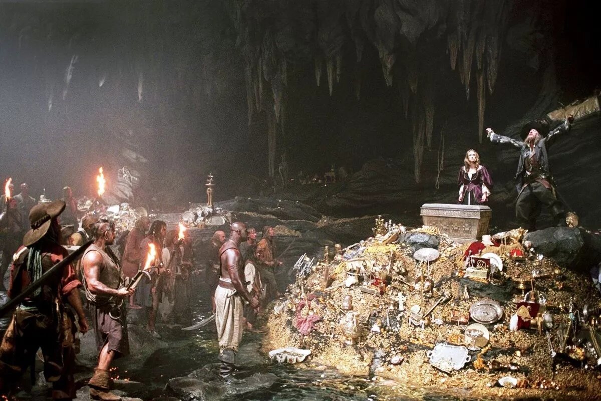 Горы золота и бриллиантов большинство граждан видят только в фантастических фильмах по телевизору.
Фото: Кадр из фильма «Пираты Карибского моря: Проклятие Черной жемчужины»