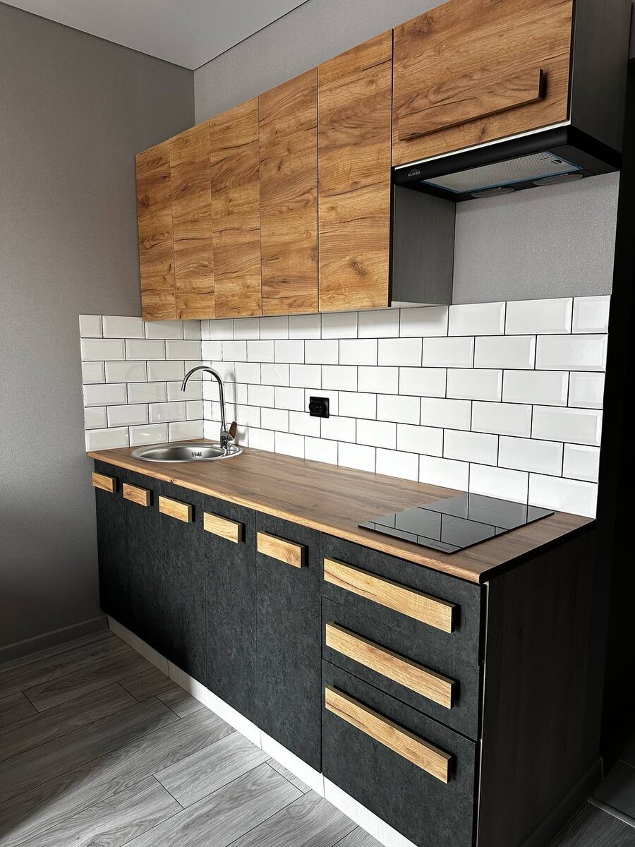 В длину вся кухня окло 2-х метров