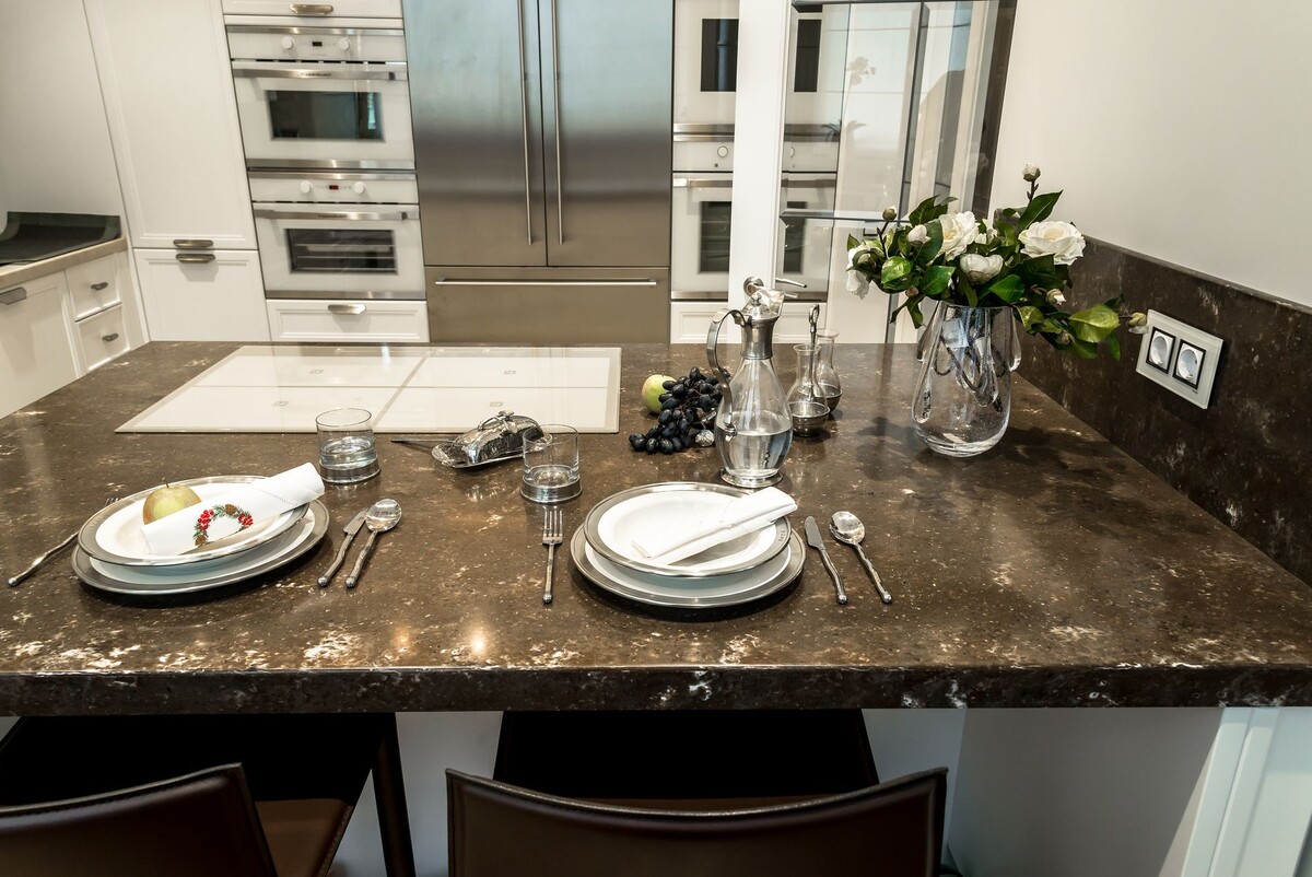 Стол обеденный из акрилового камня Marmo PARMA от Hi-Macs