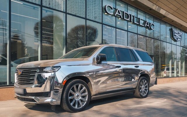 Cadillac Escalade (Фото: Franchesko Mirroni / Shutterstock / FOTODOM)