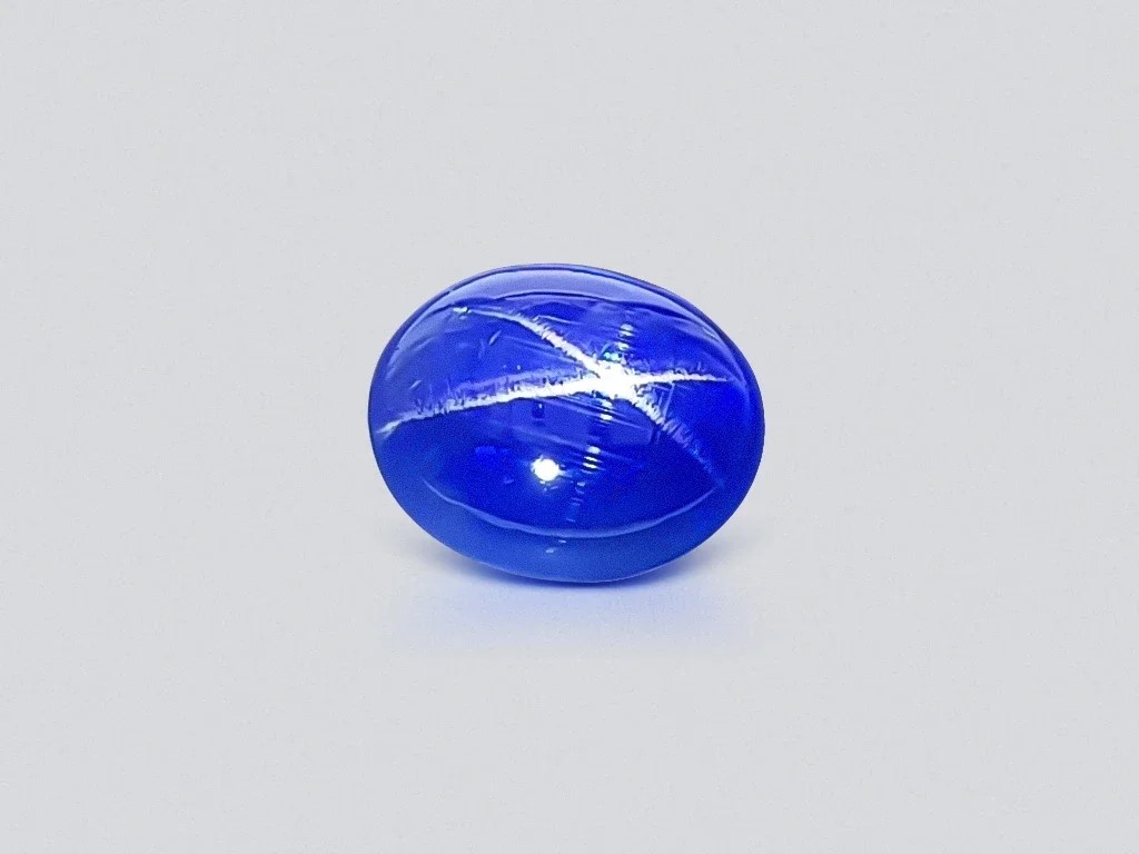 Синий звёздчатый сапфир (royal blue), масса 19,17 ct, размер 15,56*12,23*9,66 мм, Шри-Ланка, стоимость 134190 долларов США.