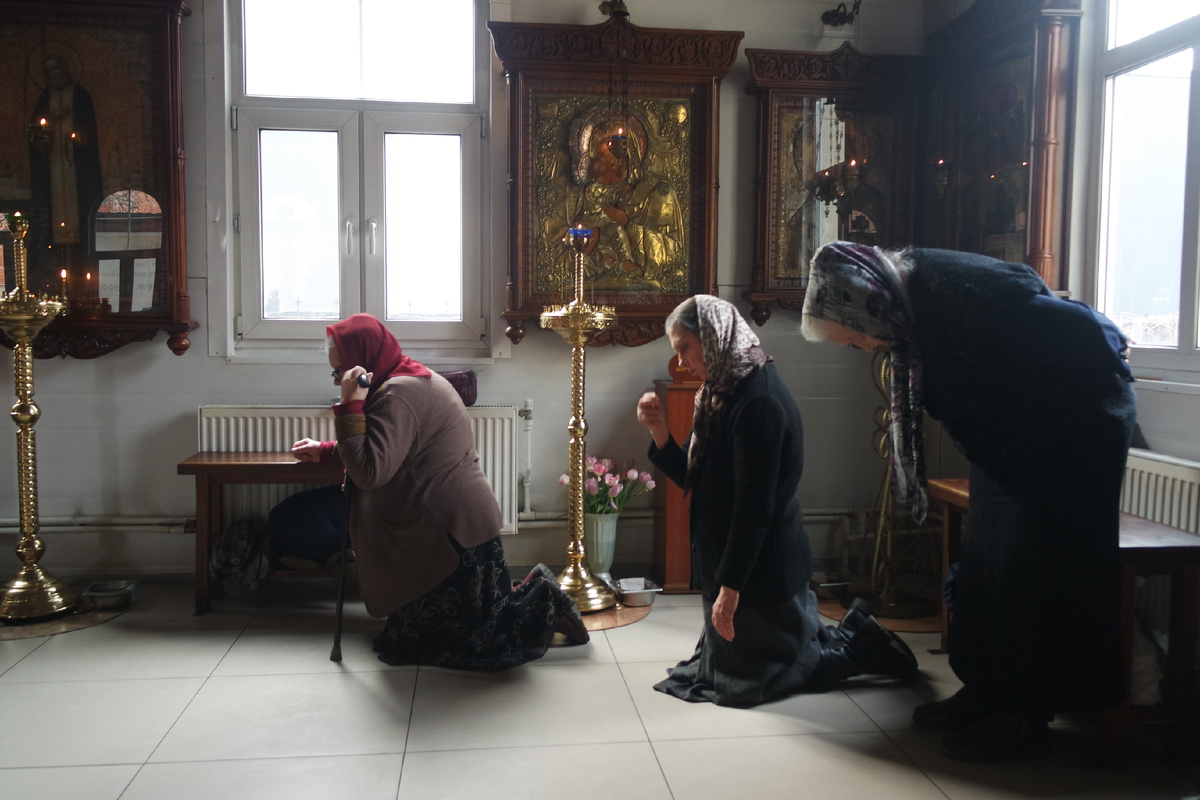 12 марта 2025 года, в среду 2-й седмицы Великого поста, прп. Проко́пия Декаполита, исп. (ок. 750), в храме Священномученика Серафима, митрополита Петроградского г.Москвы была совершена Литургия Преждеосвященных Даров.
Богослужение совершил клирик храма иерей Сергий Онг.
На сугубой ектении были вознесены прошения:
«Еще молимся Тебе, Господу Спасителю нашему, о еже прияти молитвы нас недостойных рабов Твоих в сию годину испытания, пришедшую на Русь Святую, обышедше бо обыдоша ю врази, и о еже явити спасение Твое. Рцем вси, Господи, услыши и помилуй.
Еще молимся о еже благосердием и милостию призрети на воинство и вся защитники Отечества нашего, и о еже утвердити нас всех в вере, единомыслии, здравии и силе духа. Рцем вси, Господи, услыши и милостивно помилуй».
Иерей Сергий прочитал молитву о Святой Руси.
По окончании Литургии священник обратился к прихожанам со словом проповеди. 
